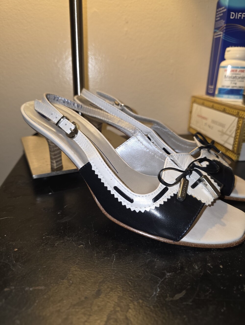 Vintage Oxford style, Black & White leather, Slingback Kitten Heel Pumps. Sz 6.5